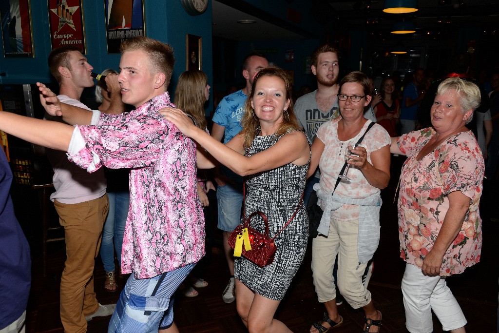 ../Images/Kroegentocht Zomercarnaval Noordwijkerhout 149.jpg